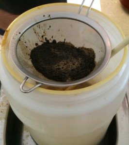 The strainer with the filtered residue